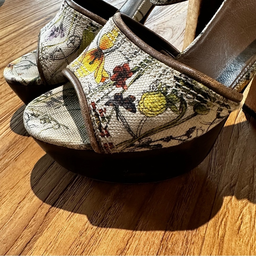 Gucci Women’s Danielle Flora Infinity Canvas Leather Platform Heel Sandals Strap - Picture 4 of 16